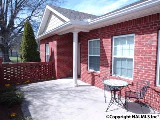 24 Valley Way Cir, Huntsville, AL 35802-2572