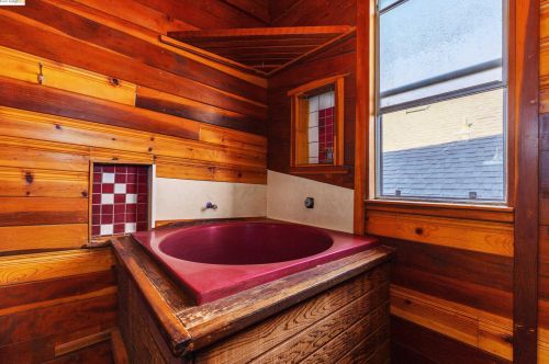 1115 Chestnut St, Oakland CA 94607-2874 exterior