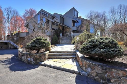 25 Lilac Ln, Bridgeport, CT 06611-2124