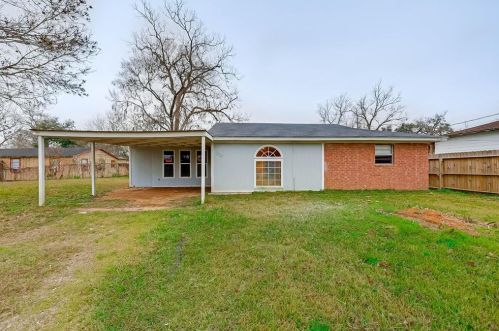 227 Austin Dr, Angleton TX  77515-8308 exterior