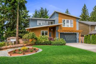 12533 Phinney Ave, Seattle WA  98133-8051 exterior
