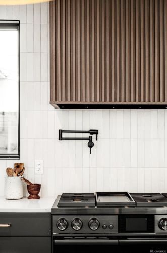 1074 Cook St, Denver CO  80209-4923 exterior