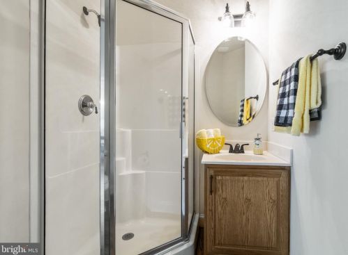 20 Hartlake Dr, Fredericksburg VA  22406-4635 exterior