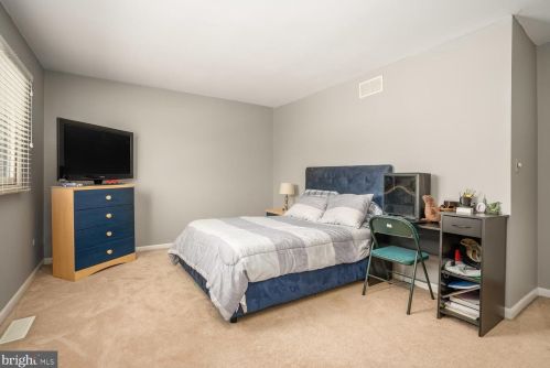 43 Chelsea Cir, Flemington NJ  08822-1829 exterior