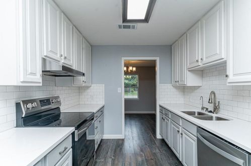 4805 Westlake Dr, Fort Worth TX  76132-1516 exterior