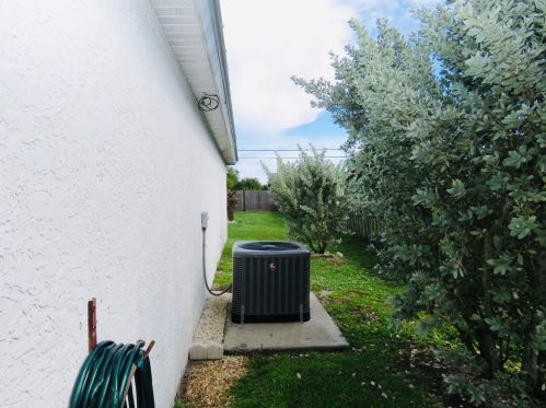 551 Tanner Ave, Fort Pierce, FL 34984-4763