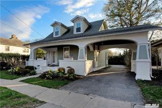 625 Youngs Ave, Southold, NY 11971-1253