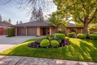 8474 1st St, Fresno, CA 93720-2059