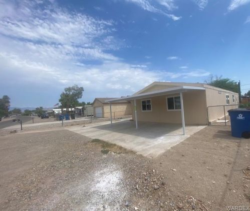 292 Meander Dr, Bullhead City, AZ 86442-4741
