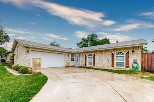 301 Rambling Ln, Euless, TX 76039-3817