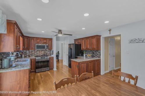 1013 Woodlane Rd, Jackson Twp NJ  08527-1555 exterior