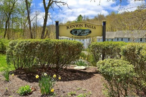 28 Armstrong Rd, Coventry CT  06238-3356 exterior