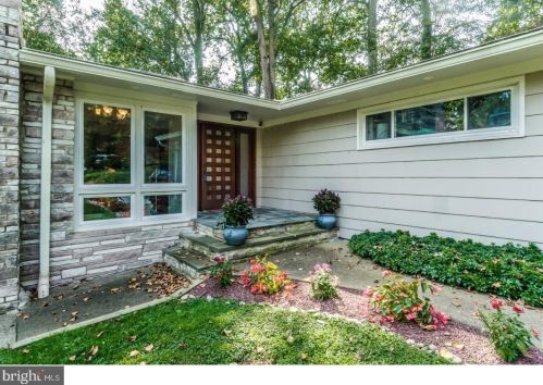 100 Tudor Ln, Yardley, PA 19067-7334