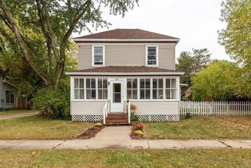 329 1st St, New Johannesburg, WI 54017-2049