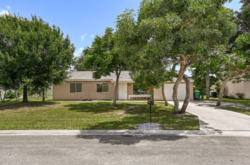 1709 Burgundy Ln, Fort Pierce, FL 34952-5003