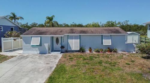 825 Seabreeze Dr, Ruskin, FL 33570-2804