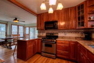 134 Lakeshore Dr, Fontana, WI 53125-1115