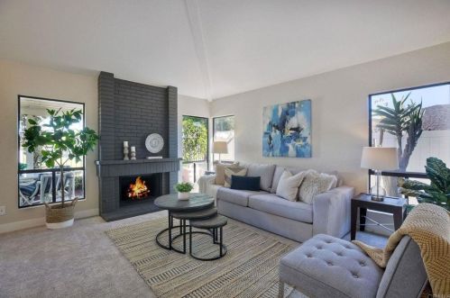 1024 Brewley Ln, Vista, CA 92081-9023