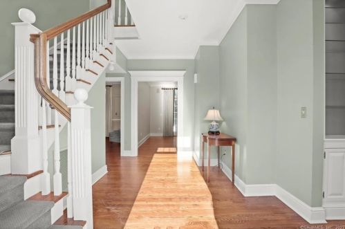 43 Scofield Ln, New Canaan, CT 06840-4540