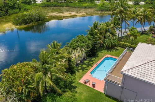 3299 173rd Ter, Hollywood, FL 33029-5583