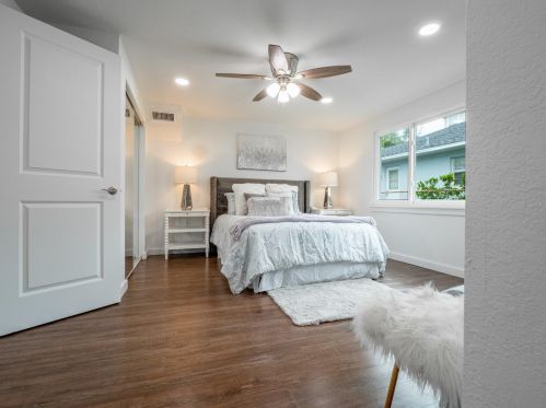 3201 Maritana Dr, Saint Petersburg FL  33706-4036 exterior