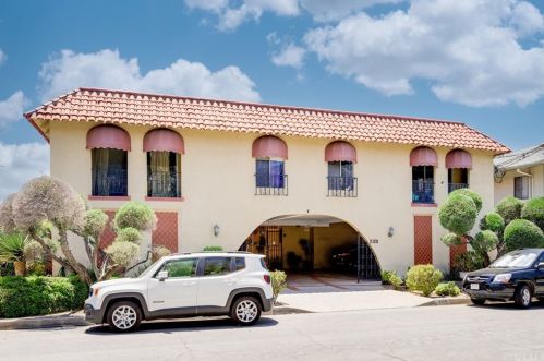 2120 La Canada Crest Dr, La Canada, CA 91011-1911