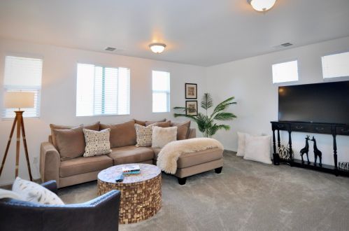 33770 Summit View Pl, Temecula CA  92592-5636 exterior