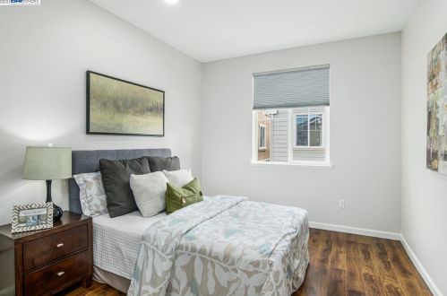 7056 Mariposa Ln, Pleasanton CA  94568-2569 exterior