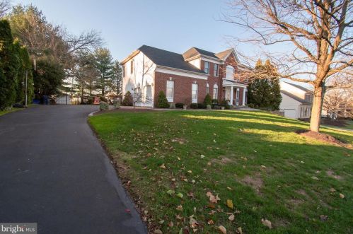 599 Saxony Ln, Yardley, PA 19067-4579