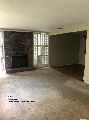 7 Colorado Pl, Huntington Station, NY 11746-2604