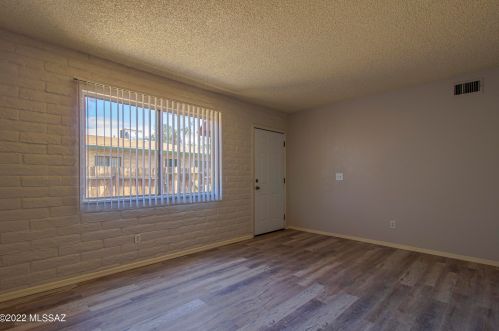 2470 Warwick Vis, Tucson, AZ 85713-2061
