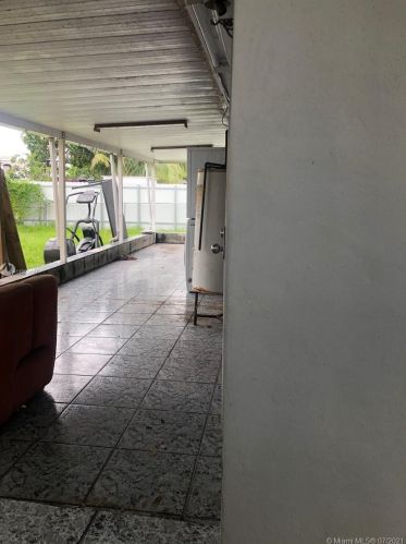 1481 9th Ct, Hialeah FL  33010-3331 exterior