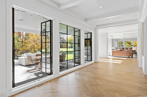 70 Bacon Rd, Westbury NY  11568-1503 exterior