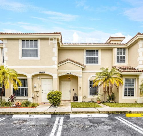 942 Summit Lake Dr, West Palm Beach, FL 33406-9111