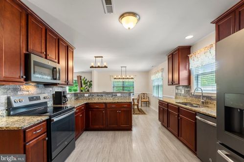 84 Cove Ln, Montross VA  22520-4026 exterior