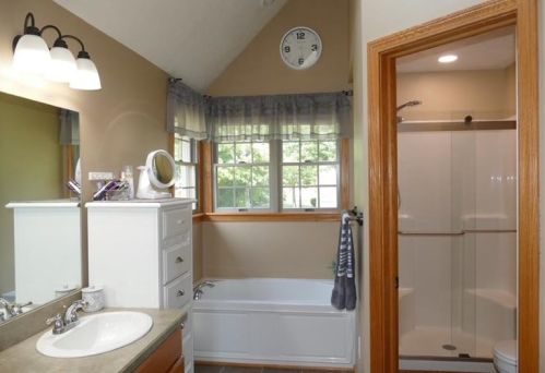 3104 Sugarberry Ln, New Castle PA  16105-1382 exterior