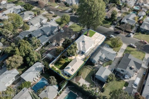 14363 Collins St, Van Nuys CA 91316-1030 exterior