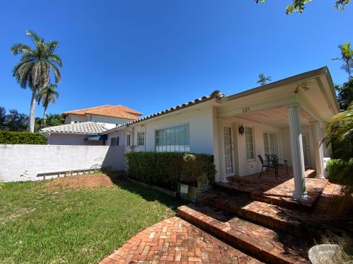 231 Venetian Dr, Delray Beach, FL 33483-6833