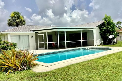 135 Dania Cir, Lehigh Acres, FL 33936-1605