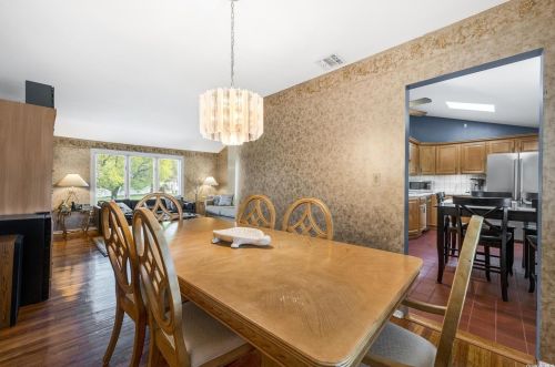 7 Newbrook Ln, Elwood NY  11731-5230 exterior