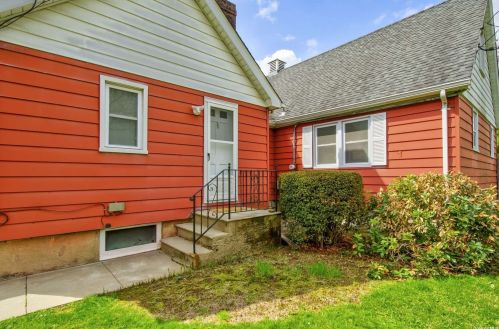 70 Tamarack St, Elwood NY  11731-4629 exterior