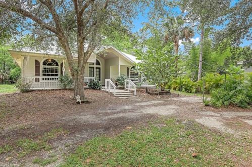 2971 6th St, Naples, FL 34120-1331