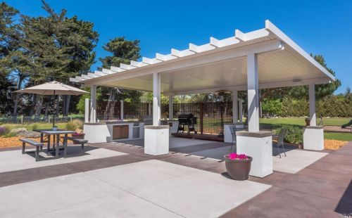 130 Fern Ave, Penngrove, CA 94951-9630