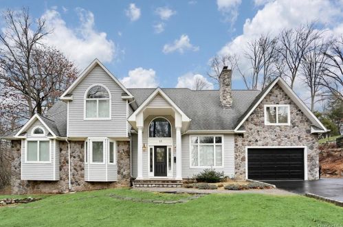 13 Moriah Ln, Airmont, NY 10901-3709