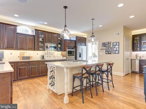 20500 Stone Fox Ct, Leesburg VA 20175-7223 exterior