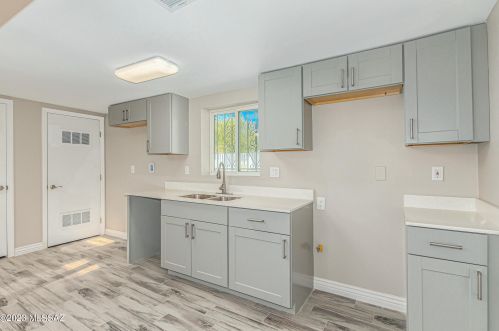 3907 Montecito St, Tucson AZ 85711-4817 exterior