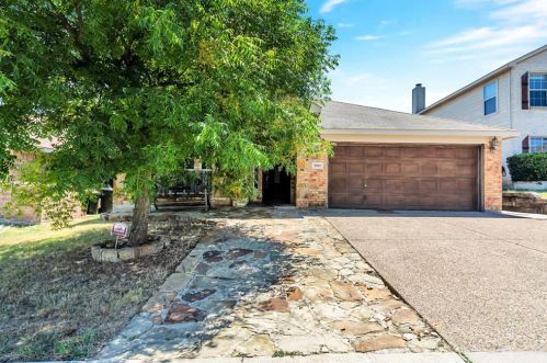 9909 Peregrine Trl, Fort Worth, TX 76108-4195