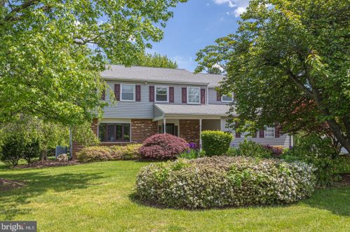 33 Leemar Dr, Southampton, PA 18966-1113