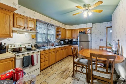 902 New Hope St, Norristown PA 19401-3146 exterior