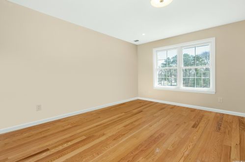 143 Merritt Ave, Wheatley Heights NY  11798-2339 exterior